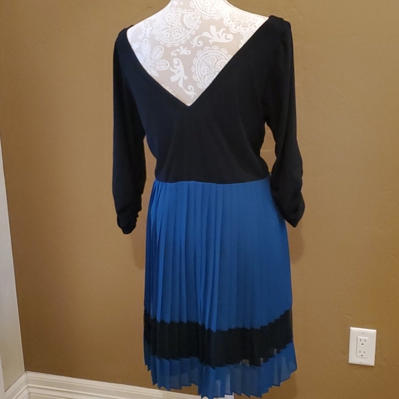 Boat neck  mixed media dress - Picture 2 of 2